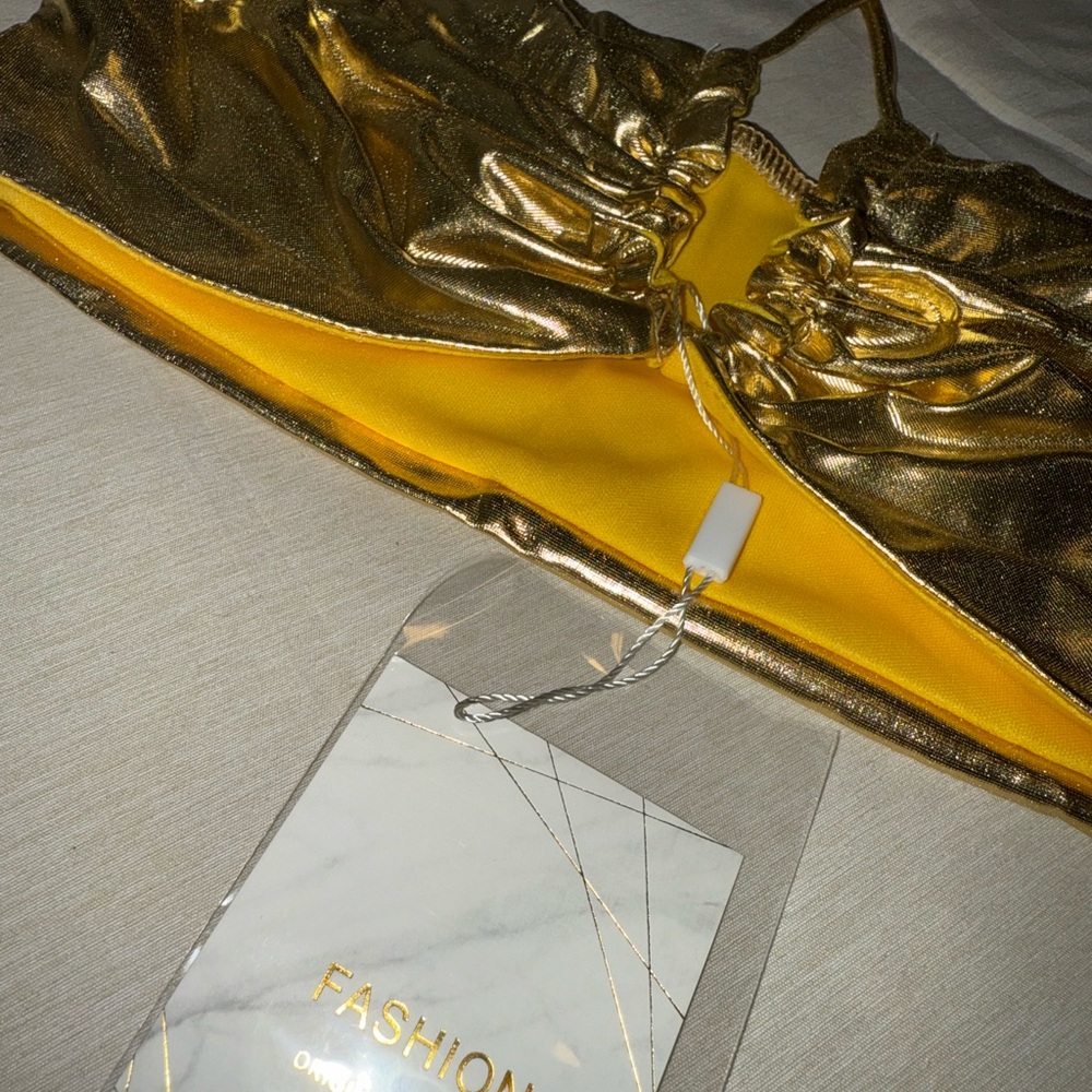 Gold Halter Rave Crop Top 🌟 - Picture 4 of 4
